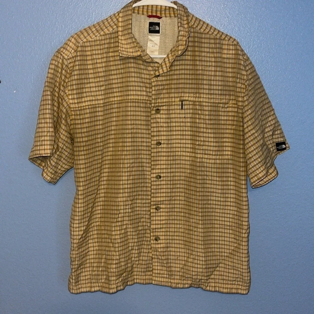 The North Face SS Plaid Shirt - Medium. B3